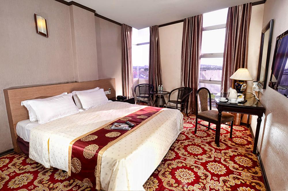 Hotel S. Bee (Hotel Room Service)