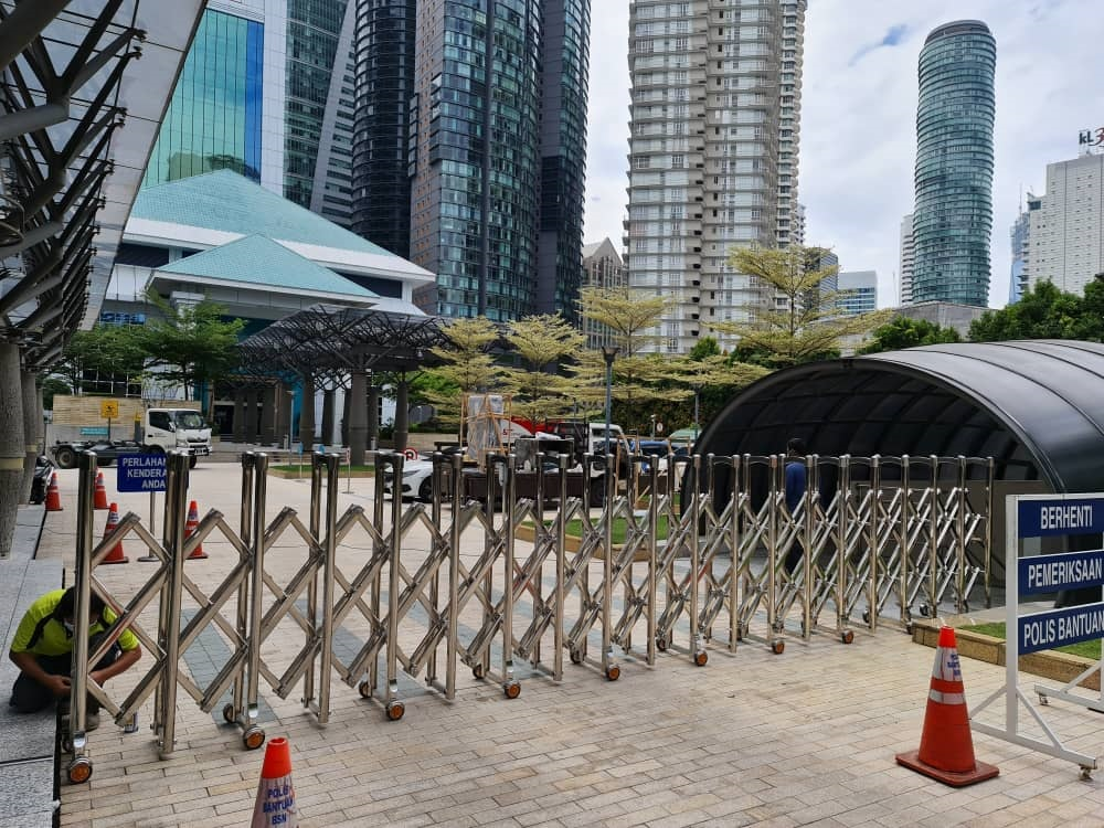 Retractable Gate Stainless Steel Manual - RGS 002