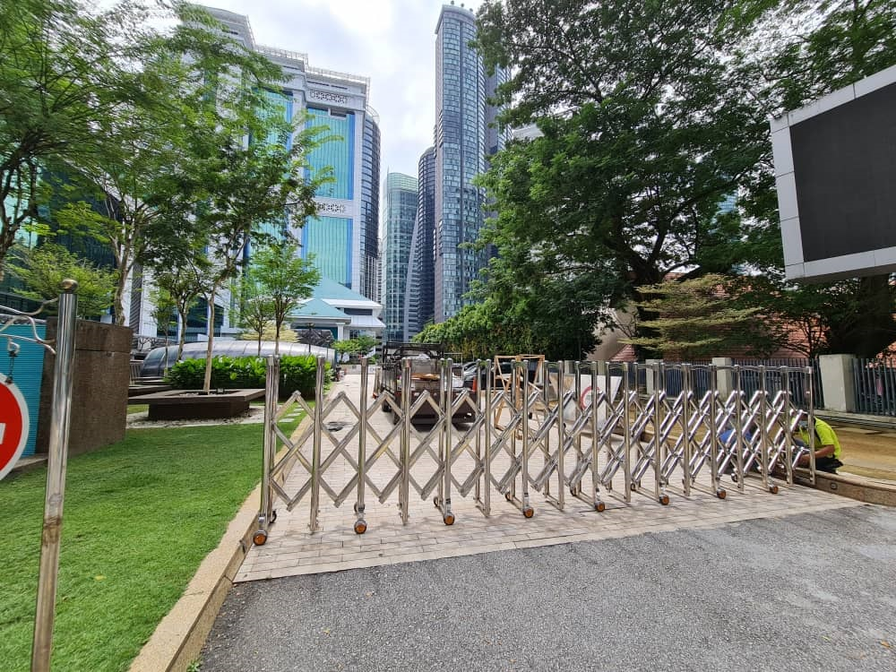 Retractable Gate Stainless Steel Manual - RGS 002