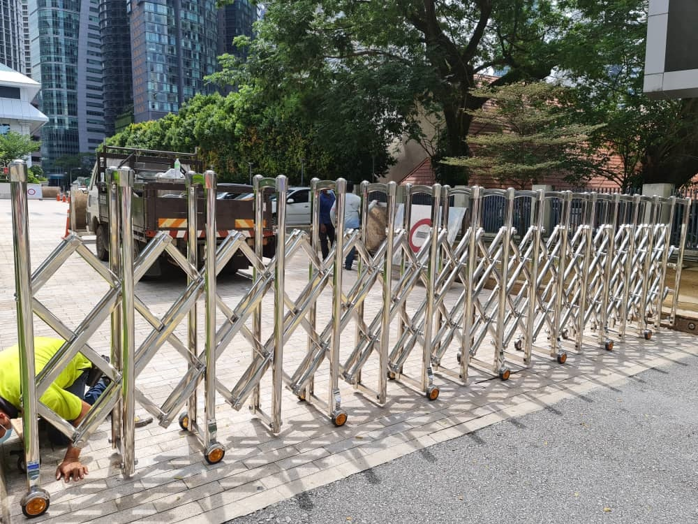 Retractable Gate Stainless Steel Manual - RGS 002