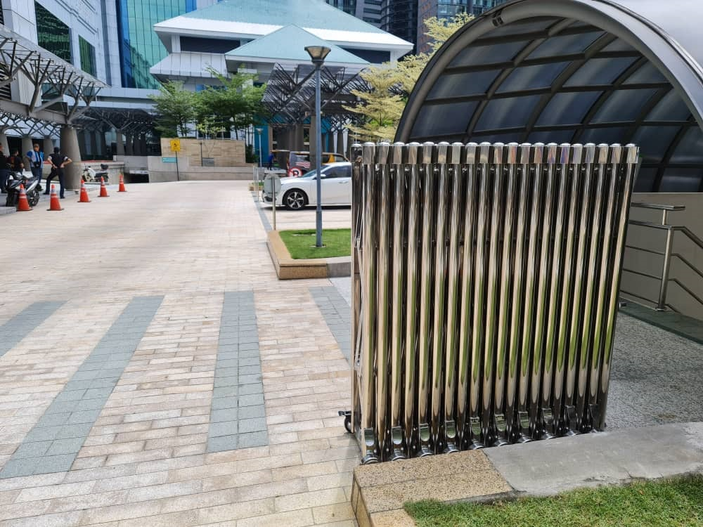 Retractable Gate Stainless Steel Manual - RGS 002